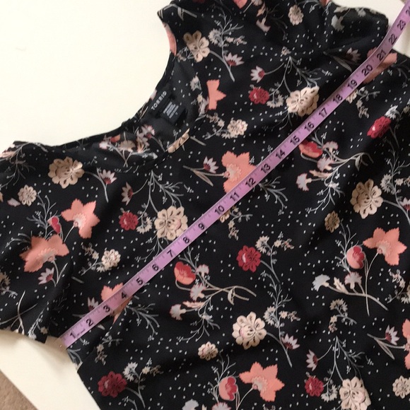 Torrid- Navy blue-Pink floral blouse- 1 - Picture 5 of 8